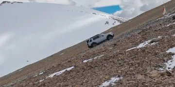 Freelander 8 sets Guinness hybrid altitude record at 6,002 metres