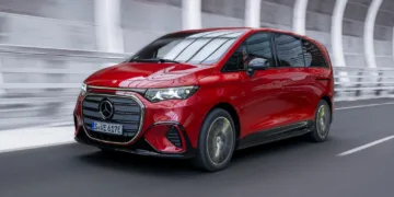 Mercedes-Benz VLE gains 310kW AWD variant with 654km range