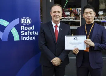Mikhito Kojima receiving the award for Honda.
