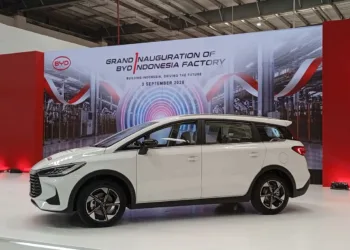 BYD M6 DM PHEV CKD in Indonesia.
