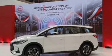BYD M6 DM PHEV CKD in Indonesia.