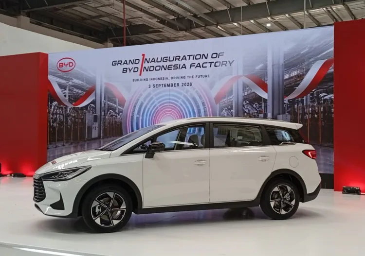 BYD M6 DM PHEV CKD in Indonesia.