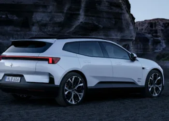 Polestar 4 SUV debuts with rear windscreen