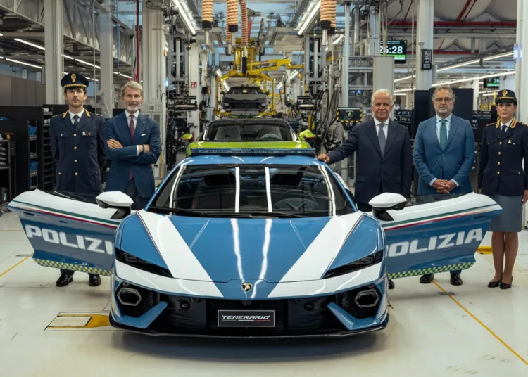 Lamborghini Temerario PHEV joins Italian police fleet as Huracán successor
