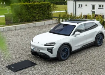 Porsche Cayenne Electric adds 11kW wireless charging, 105 paint colours