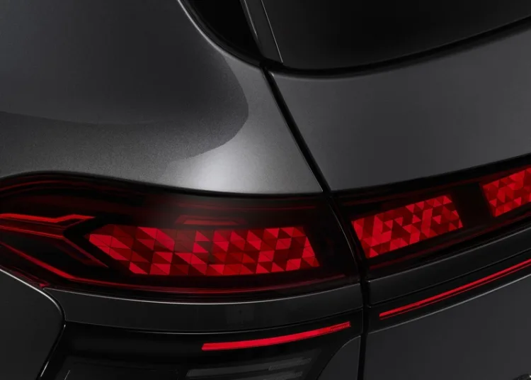 Audi unveils world’s first curved digital OLED tail lights