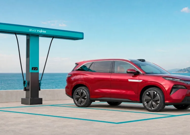 BYD Atto 8 debuts in Paris with Flash Charging, 652 km range