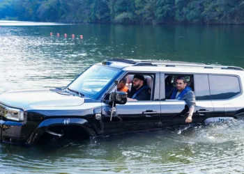 Jetour G700 Ark Edition shows off amphibious capability in water trial