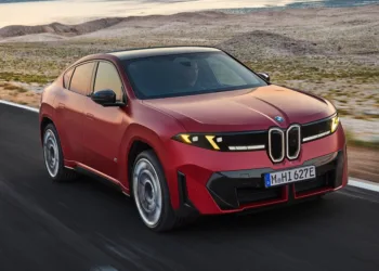 New BMW iX4 debuts with up to 828km range, 400kW charging