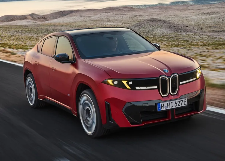 New BMW iX4 debuts with up to 828km range, 400kW charging