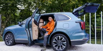 Soueast S08 DM is a seven-seat plug-in hybrid SUV.