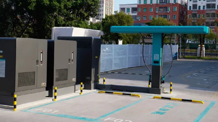 BYD Flash Charger chained shut at China charging station